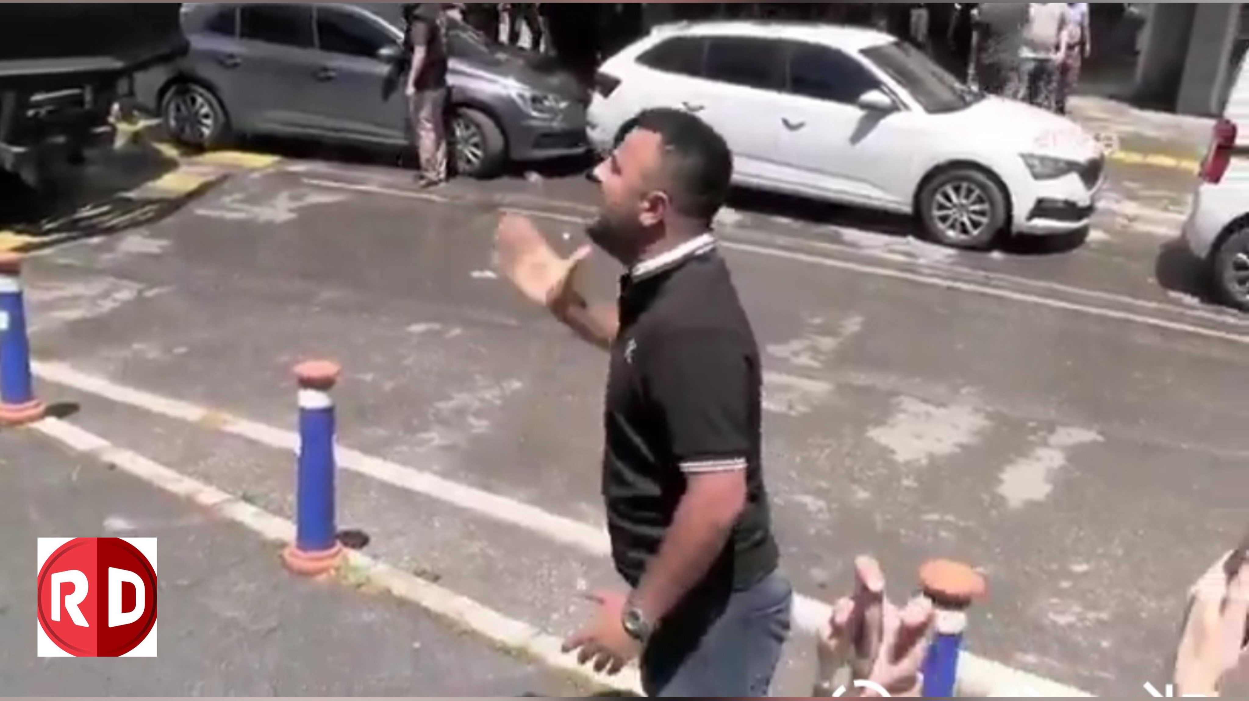 İzmirli Vatandaştan Polise Sert ve Duygusal Çağrı: “Hükümetin Polisi Olmayın, Devletin Polisi Olun!”