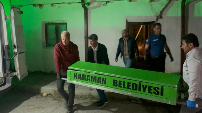 Evinde ölü bulundu