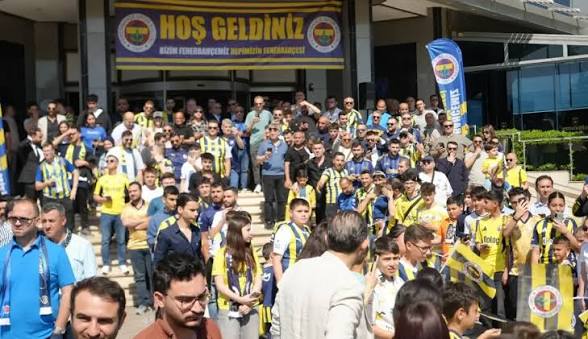 Aziz Yıldırım’dan Kocaeli’de Gövde Gösterisi: