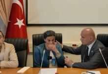Karlı Çölün Sıcak Yüreği: Fonda Eriyen Hayatların Hikayesi