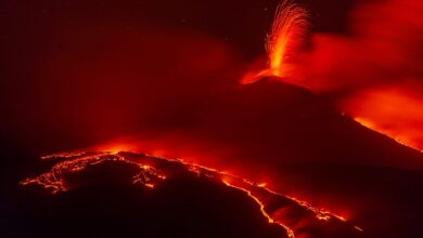 Etna Yanardağı Patlamalarının Sırları: Kül Bulutlarından Bereketli Topraklara