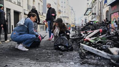 Paris'te Şiddetli Şehir Yıkımı: Dükkanlar Yıkıldı, Bisikletler Yanıyor