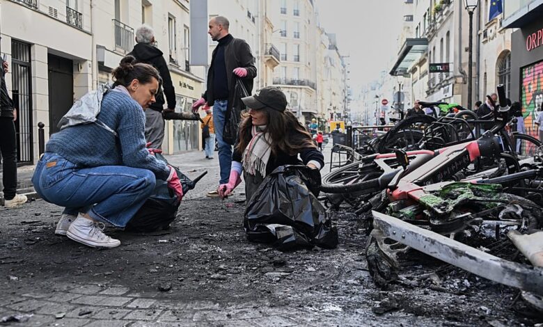 Paris'te Şiddetli Şehir Yıkımı: Dükkanlar Yıkıldı, Bisikletler Yanıyor