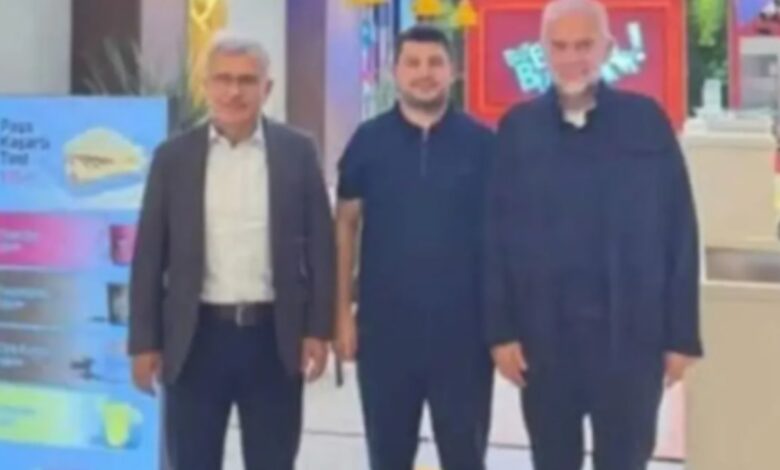 Fon Skandalının Gölgesinde Dönerci Açılışı: Paylaşılan Fotoğraf Ardından Hızlı Silme