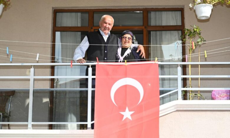 Büyük Bölcek Caddesi Bir Gece Bayraklarla Dolu: Aksaray’da Sürpriz Şölen
