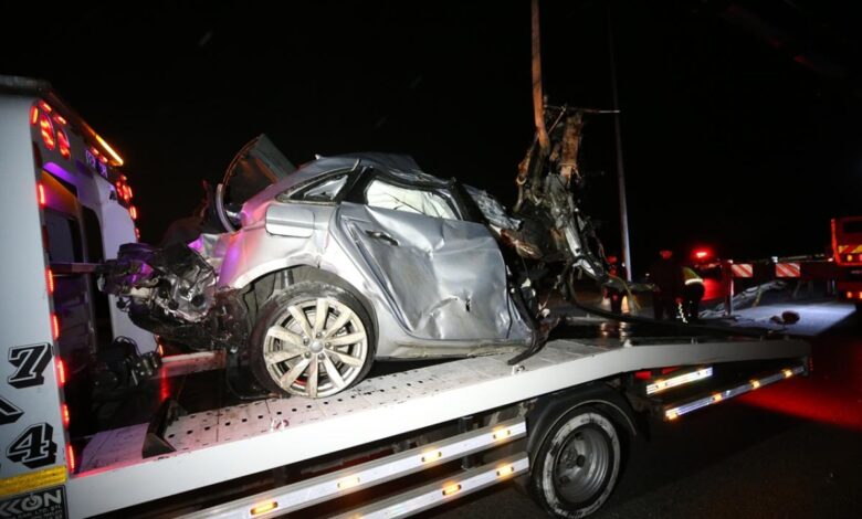 Çanakkale’de Şiddetli Trafik Kazası: Aydınlatma Direğine Çarpan Otomobilde 2 Ölü