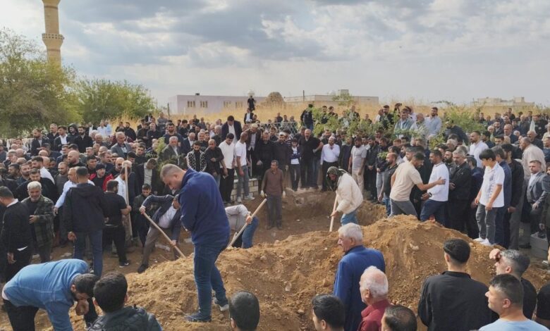 Mardin'de Dev Kanala Düşen Otomobil: 6 Aile Üyesi Cenazesi Toprağa Verildi