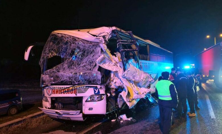 Edirne'de Tur Otobüsü ile Tır Çarpışması: 10 Yaralı, Trafik Güvenliği Konusunda Düşünceler
