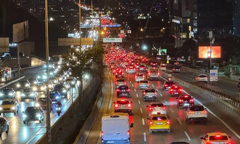 İstanbul’da Trafik Yoğunluğu ’a Ulaştı: Hangi Bölgeler En Çok Etkileniyor?