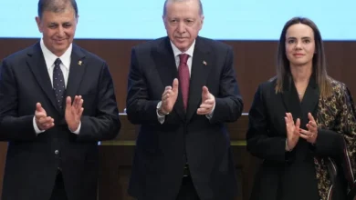 İzmir Belediye Başkanı Cemil Tugay'ın AKP Katılımında Öznur Tugay'ın Sahneye Çıkışı