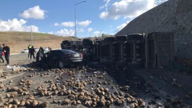 Ağrı’da Şeker Pancarı Tırının Otomobille Çarpışması: 4 Kişi Hayatını Kaybetti