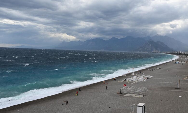 Antalya’da Şiddetli Sağanak ve Fırtına: Günlük Yaşamı Nasıl Etkiledi?