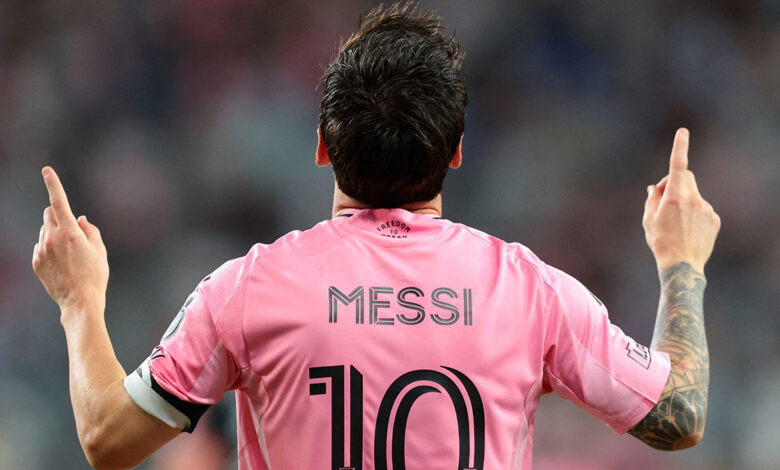 Lionel Messi, Takım Arkadaşını Çalımlayarak Rekor Yolunda