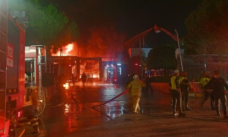 Manisa'da Akü Fabrikasında Şiddetli Yangın: Neden ve Sonuçlar