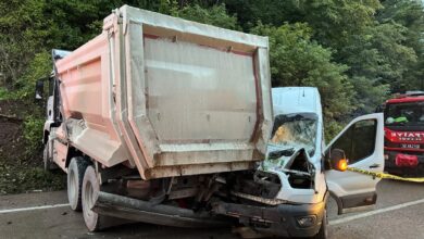 Minibüs-Kamyon Çarpışması: 1 Ölü, 18 Öğrenci ve 23 Yarı