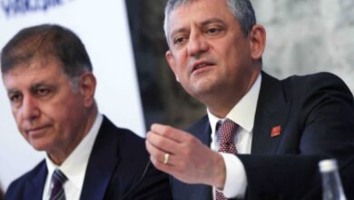 Özgür Özel’in Cemil Tugay’a Yönelik Sözleri: İzmir Marşına Yönelik Eleştiriler