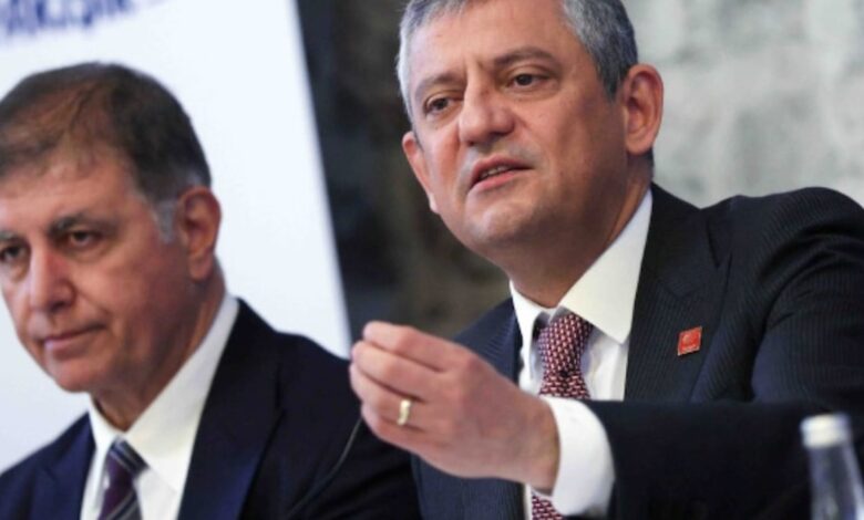 Özgür Özel’in Cemil Tugay’a Yönelik Sözleri: İzmir Marşına Yönelik Eleştiriler