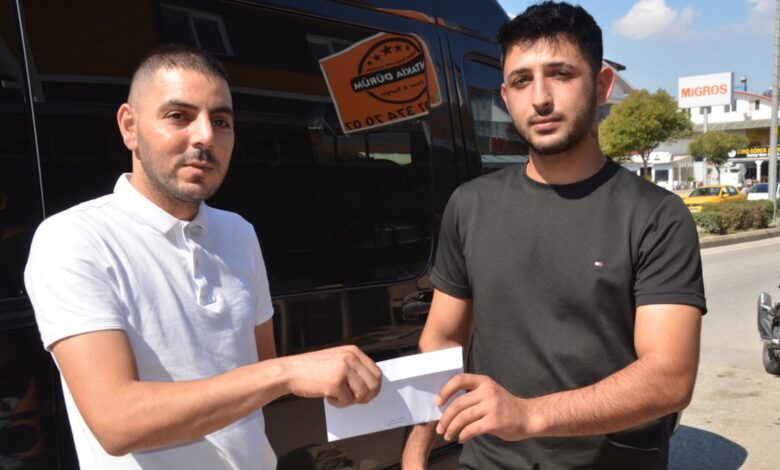 Antalya'da Yola Düşen Paraların Sahibiyle Buluşması: İnsanlık Düşüncesi Geliştiren Olay