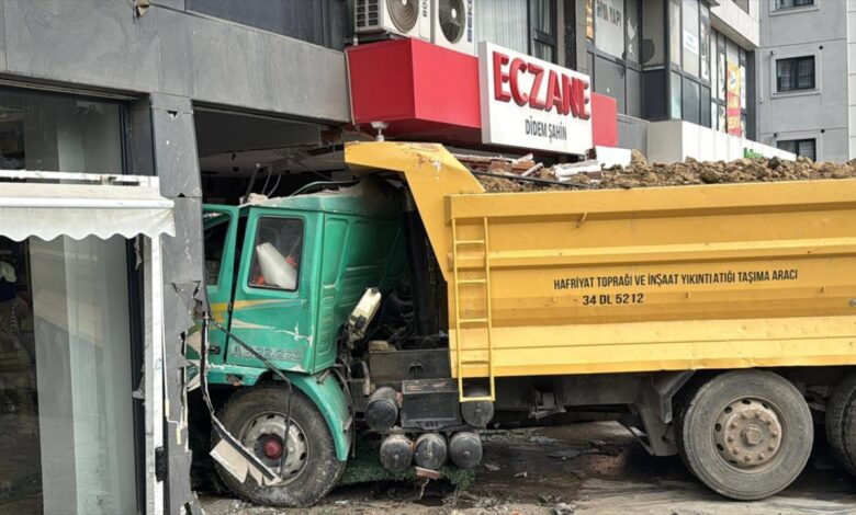 Pendik'te Hafriyat Kamyonu Eczaneye Çarptı: 7 Yarılı Olayın Arka Planı