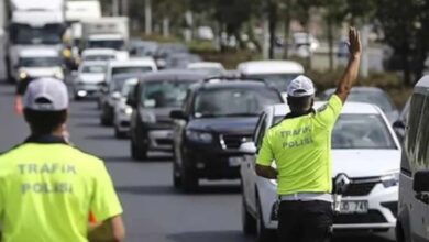 Polis 81 İl'de Çevirme Noktalarında Sürücüleri Kontrol Ediyor