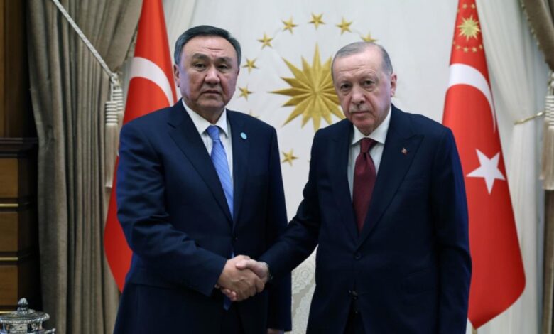 Erdoğan, TDT Genel Sekreteri Ömüraliyev'i Resmi Şekilde Karşıladı