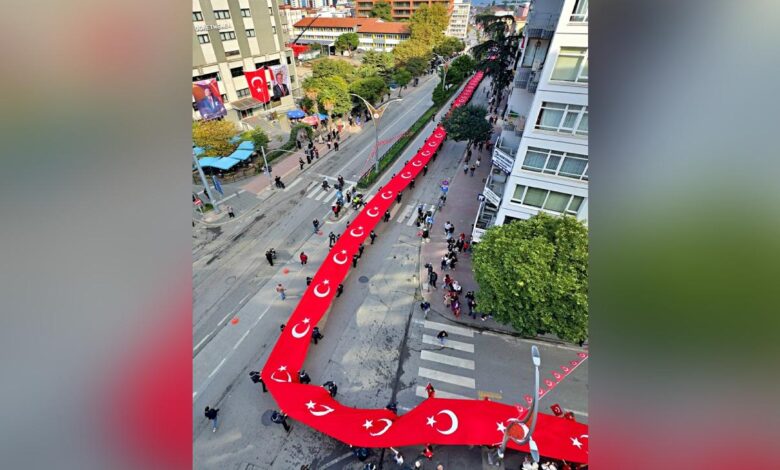 Samsun’da Cumhuriyet Bayramı: 1919 Metrelik Türk Bayrağıyla Şehir Yürüyüşü