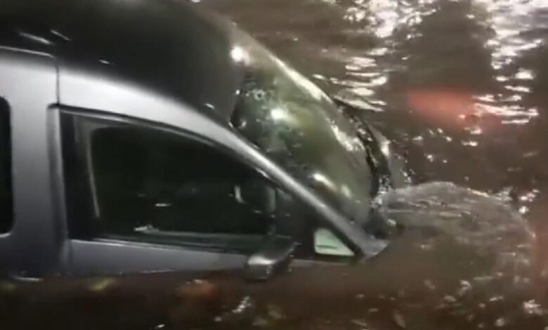 Tuzla ve Pendik'te Yollar Göl Haline Geldi: Şiddetli Yağışın İzleri