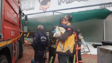 Mersin Mut'ta 4 Katlı Halı-Mobilya Mağazasında Şiddetli Yangın: 80 Kişi Tahliye Edildi