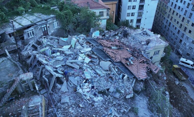 Zonguldak'ta Çöken Bina Çevresindeki Yedi Yapı Tahliye Edildi